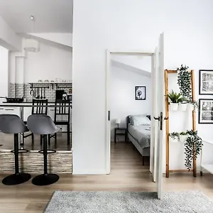 Fully-furnished With Air Conditioning For Families, Cracow Old Town Apartment Krakow